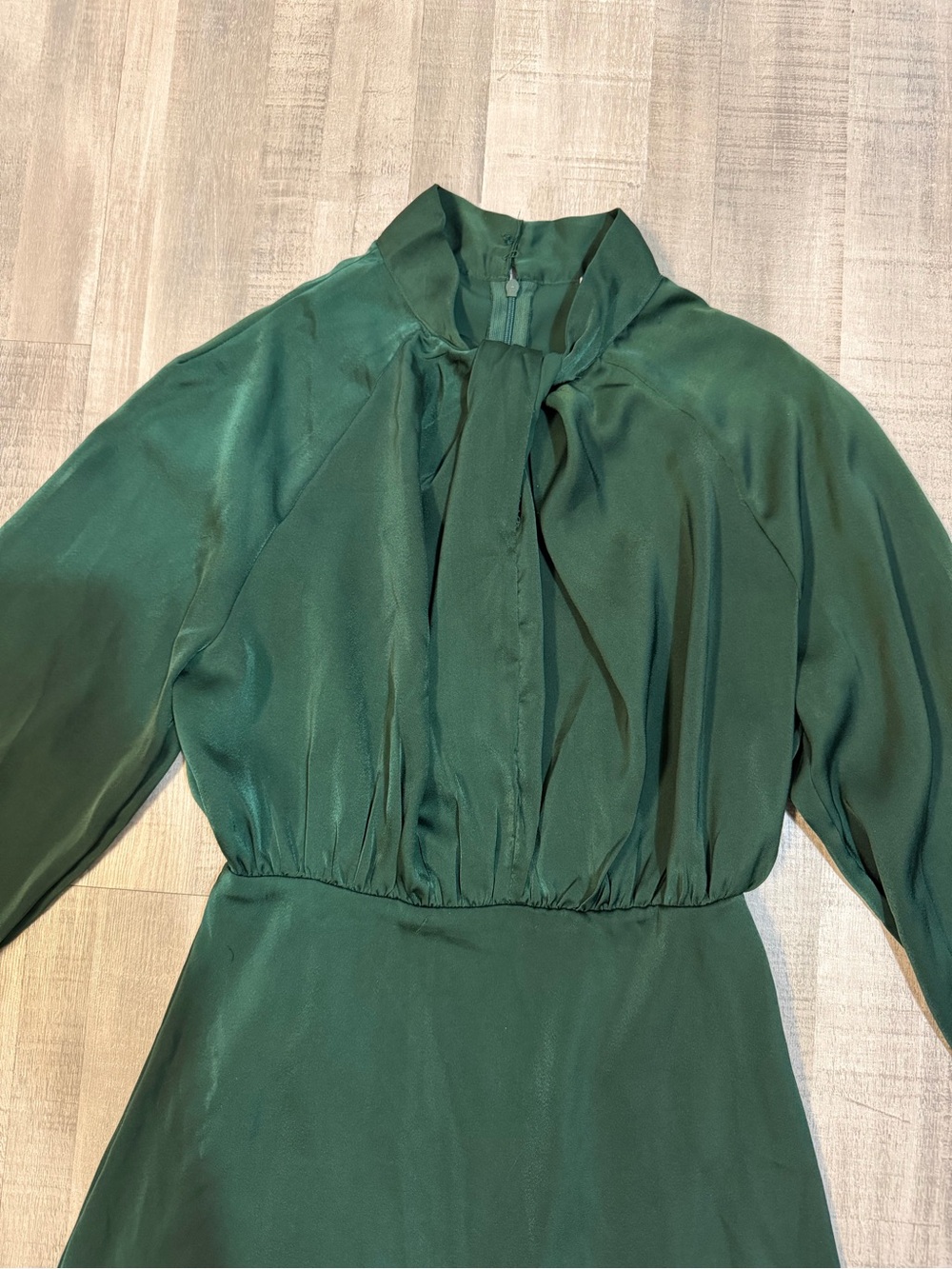 She + Sky Women’s Small Green Satin Tie Neck Long Sleeve Mini Dress
